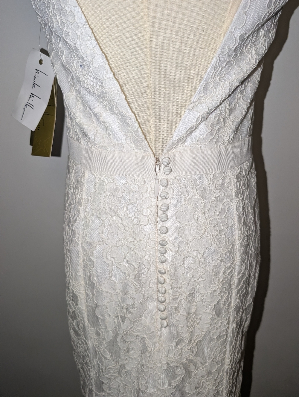 Lace Nicole Miller Mermaid Bridal Gown with Sweetheart Neckline - Picture 9 of 16